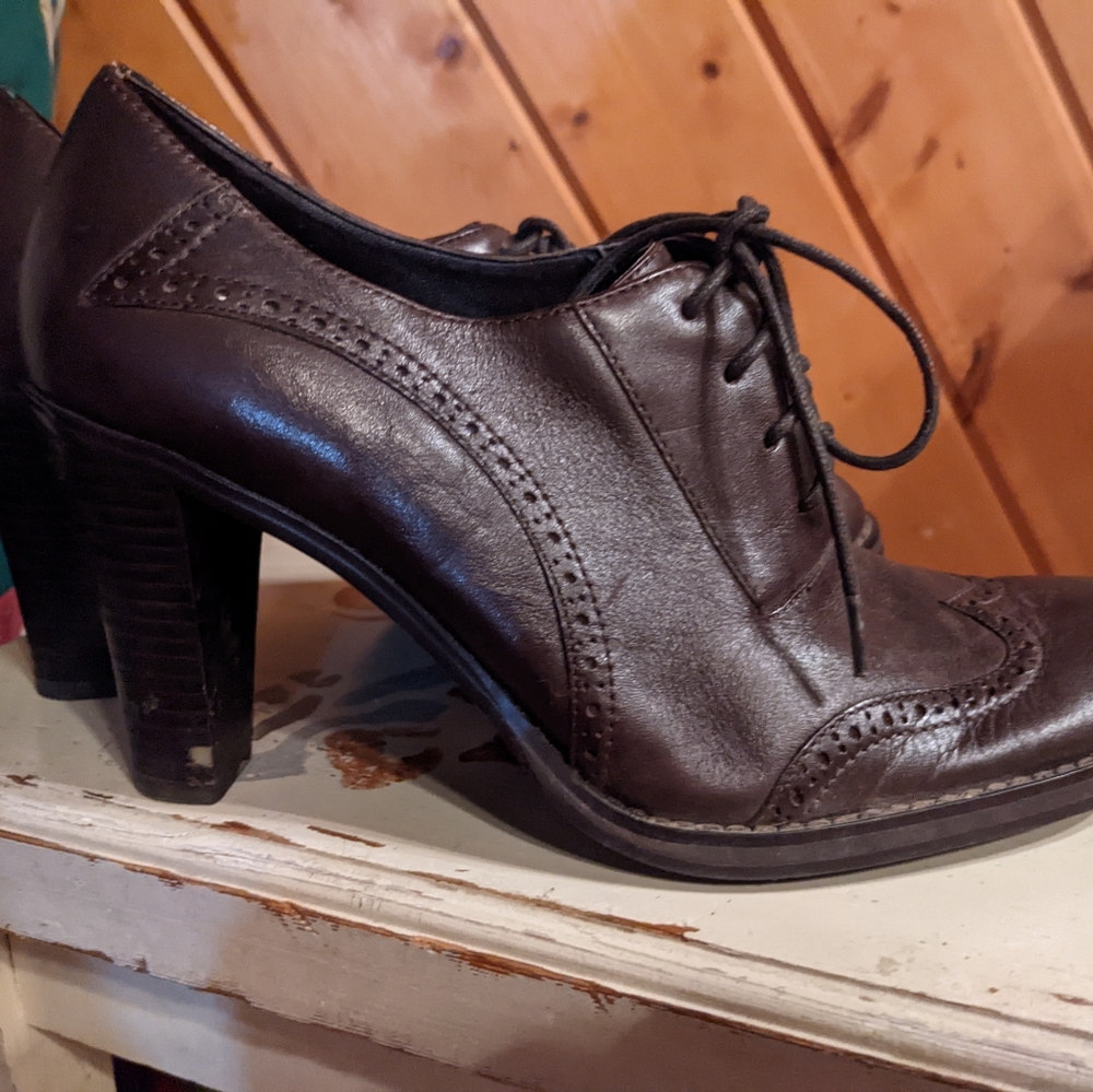 High heeled lace front dark brown dress shoes by Chadwick's size 7